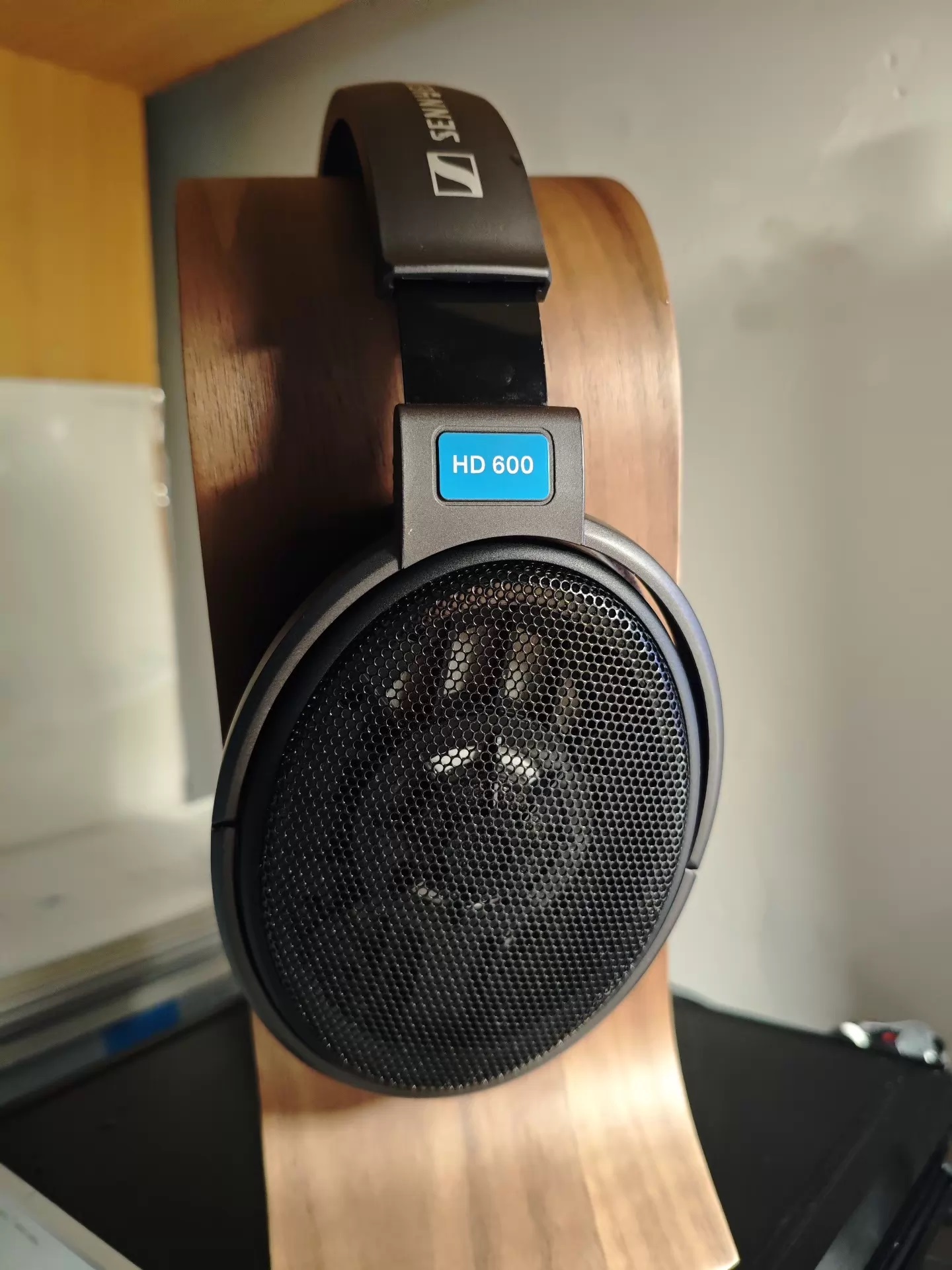 Sennheiser HD 600 Open Back Professional Headphone (Renewed)